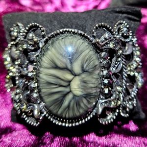 listing-status-banner